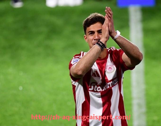 杏彩体育-世俱杯比赛中球员关键时刻射门命中率分析与心理素质考察